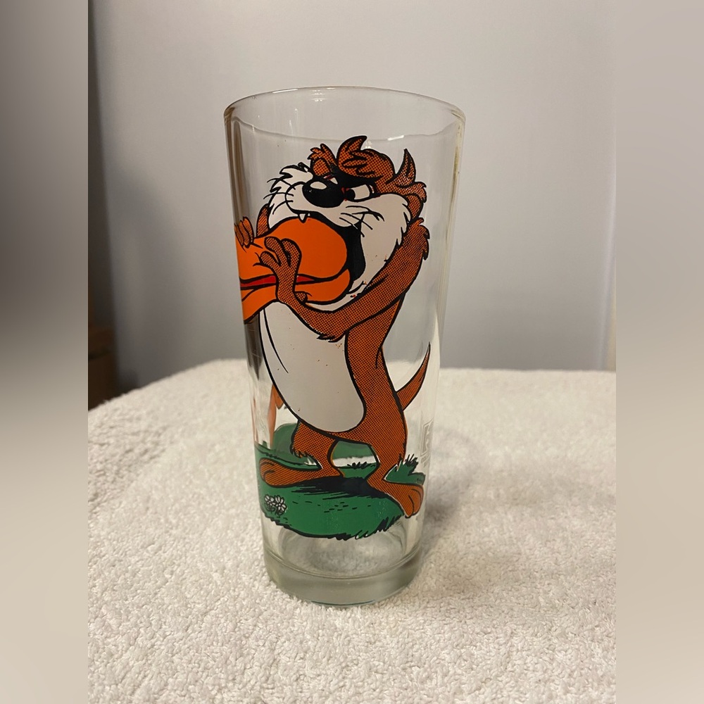 Looney Tunes Glass Taz & Daffy Duck 1976 Vintage Pepsi Warner Bros